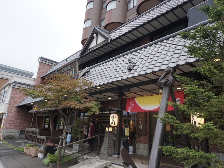入り口は和風