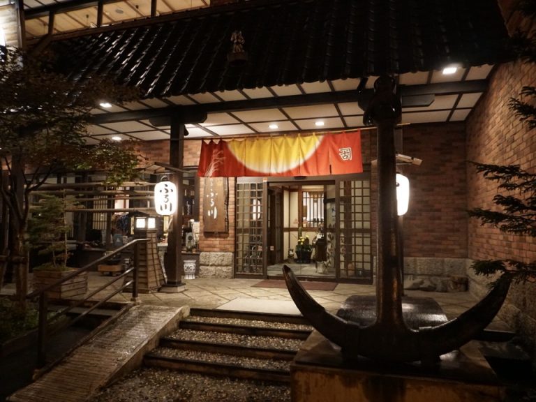 大きな錨がトレードマーク