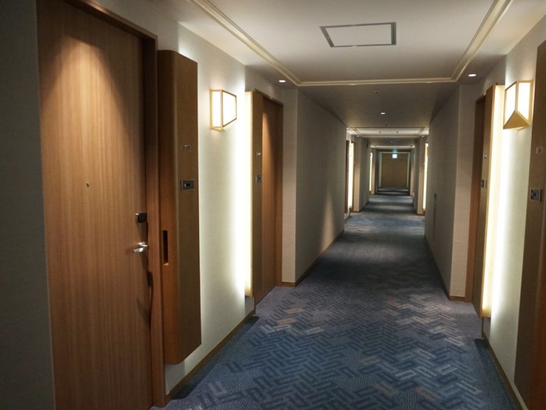 客室までの廊下