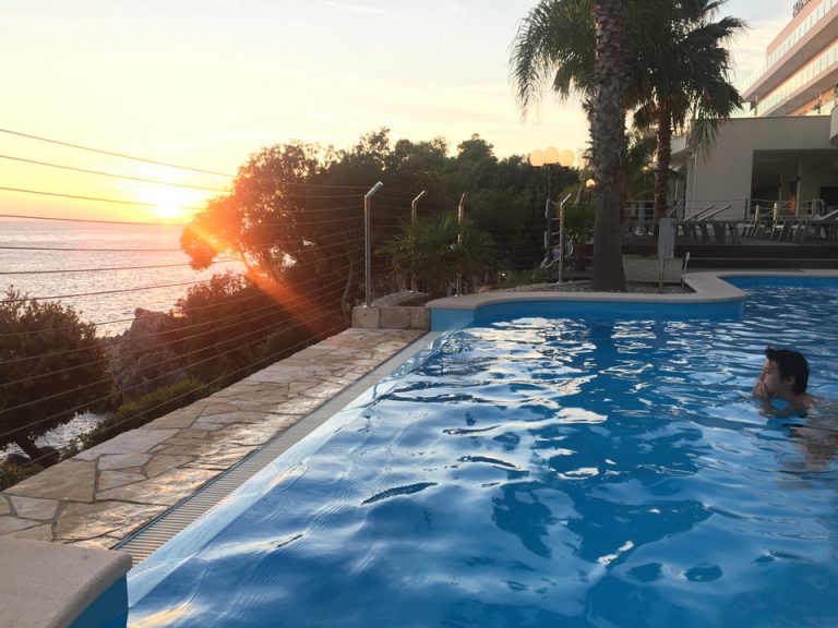 屋外プール(ROYAL PRINCE HOTEL内)