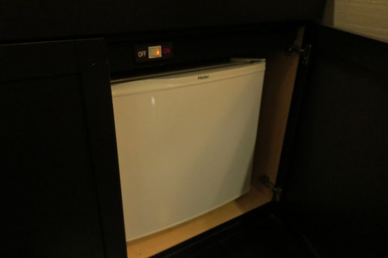 冷蔵庫閉じた状態2