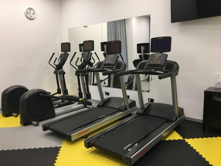 フィットネスルーム(ランニグマシーン)(1)