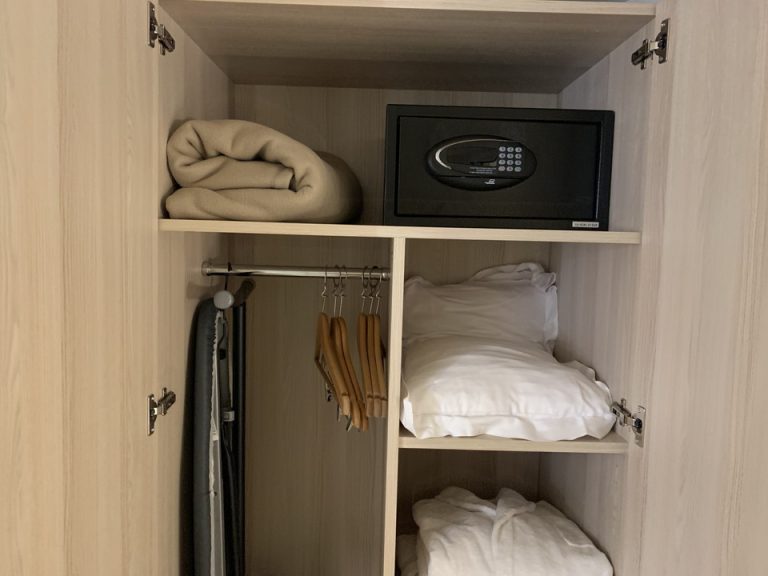 クローゼット開