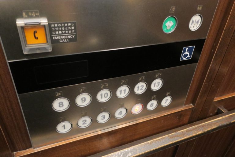 エレベーター階数ボタン2