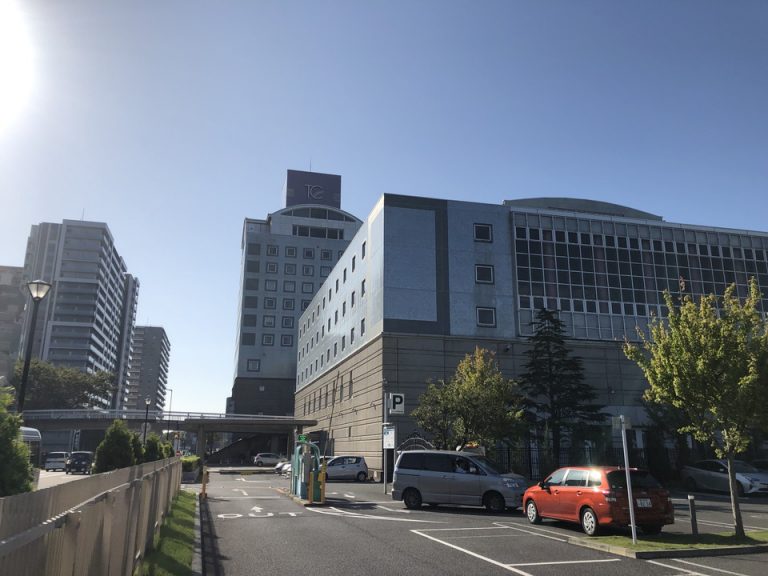 右側 ホテル専用駐車場 隣がアネックス館 1番奥が本館
