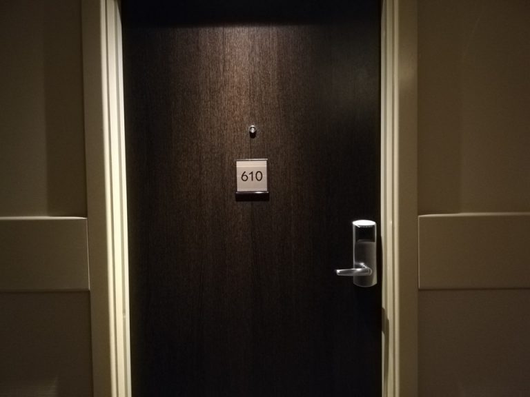 客室入口外観ドア