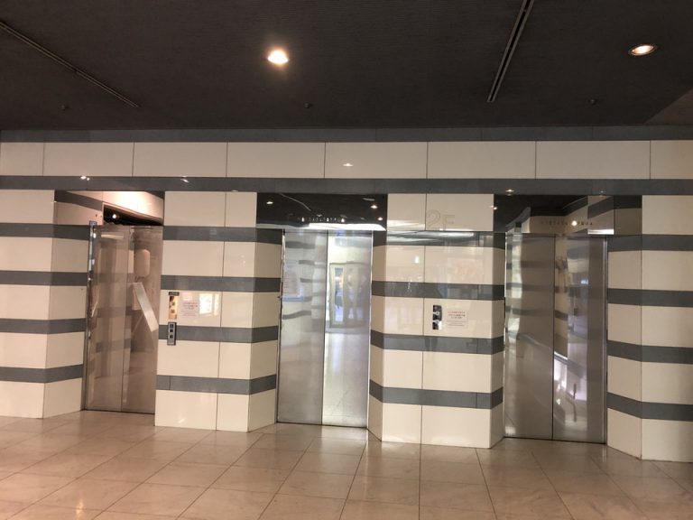 本館エレベーター 2階