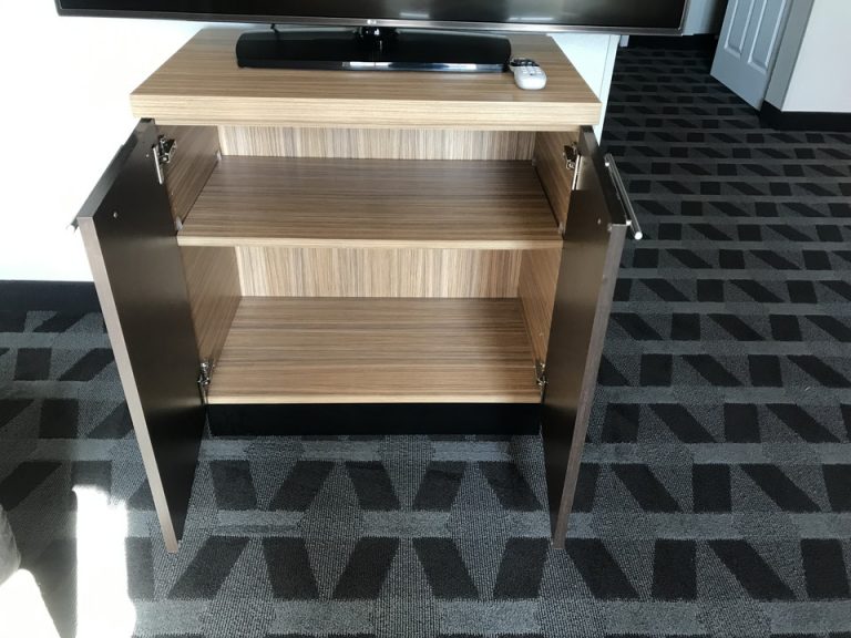 TV下にも収納スペースがありました。