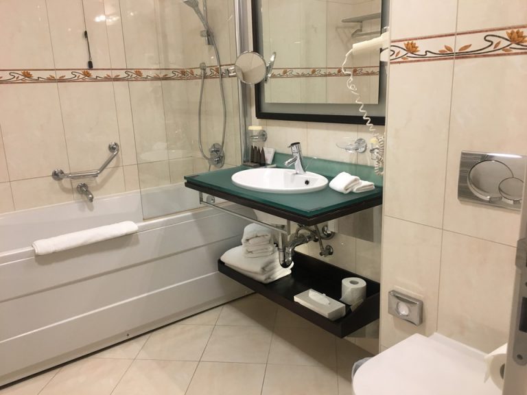 トイレ・バスタブ・洗面台全体