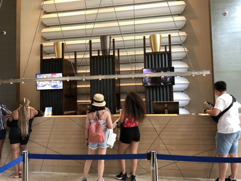 フロントカウンター