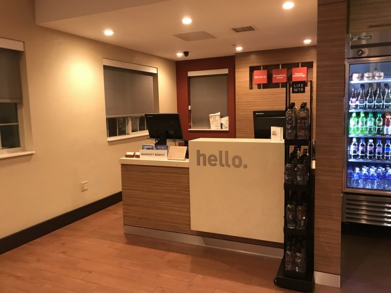 フロントカウンター