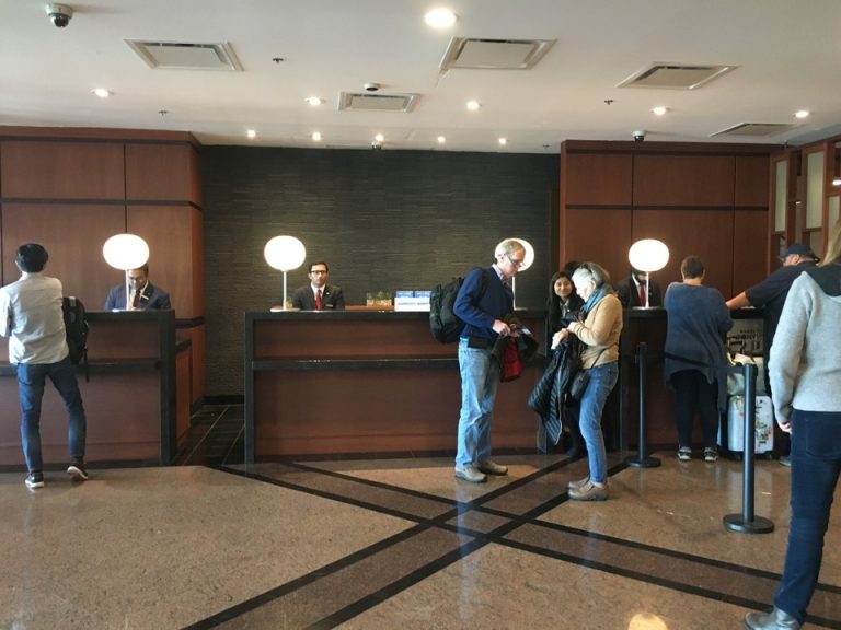 フロントカウンター