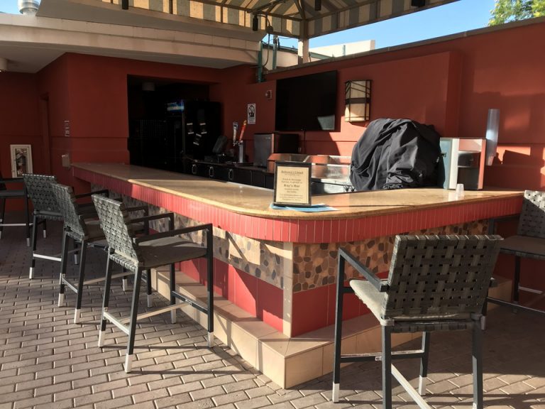 プールサイドバー