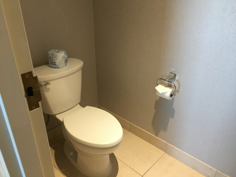 トイレ(階段上)