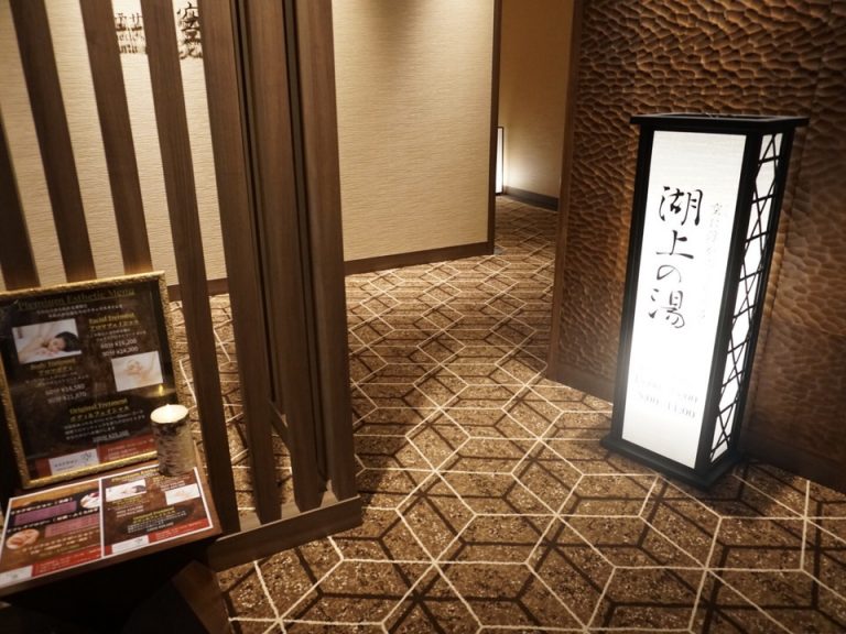 大浴場「湖上の湯」は8階です