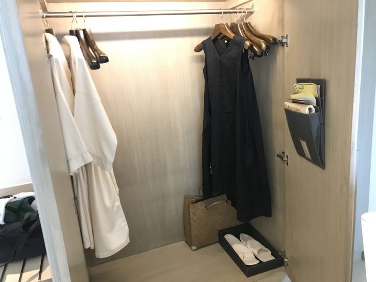 クローゼット外観開けた状態