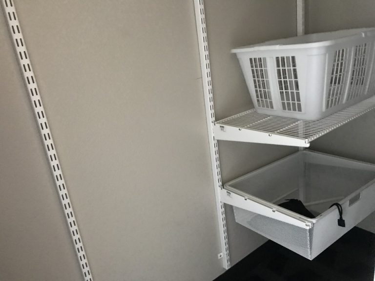 クローゼットの中にはバスケットまでありました