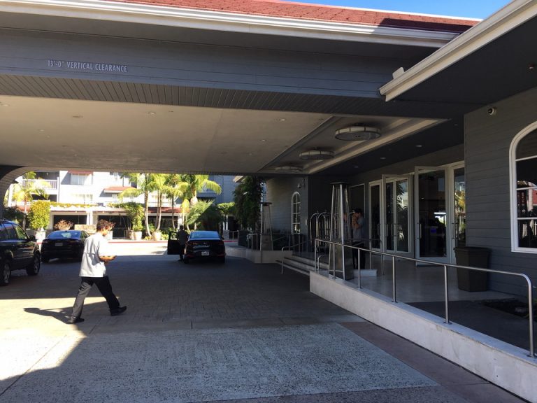 エントランス外観