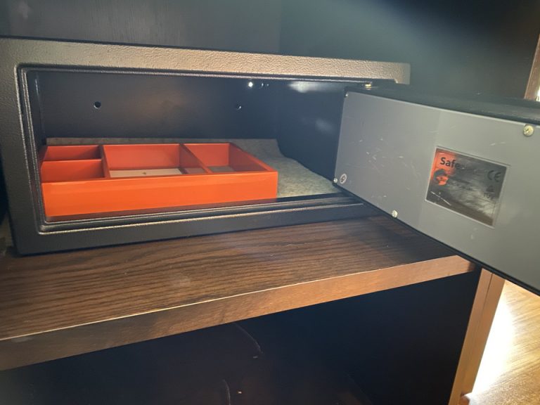 セーフティーボックス(開けた状態)2