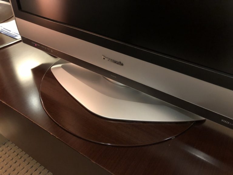 テレビの台は360度回転します