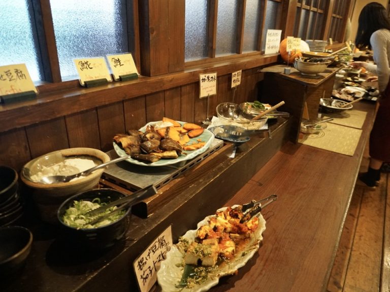 手作りの味が並ぶ朝食ビュッフェ
