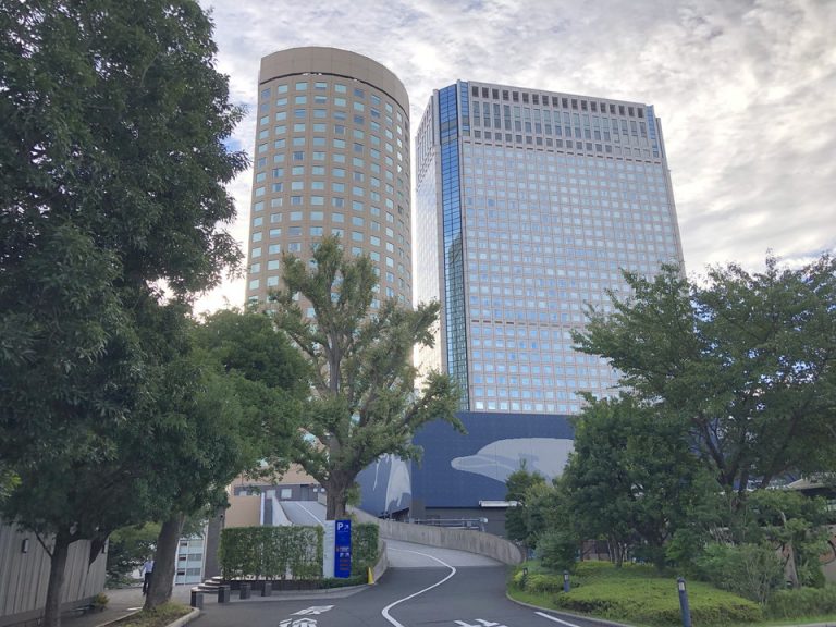 左がアネックスタワー 右がメインタワー(1)