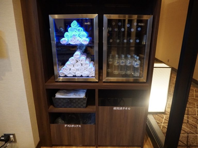 ジムにはタオルと水が用意されています