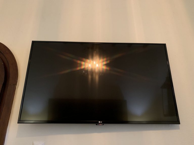 客室・テレビ(ベッドの正面)