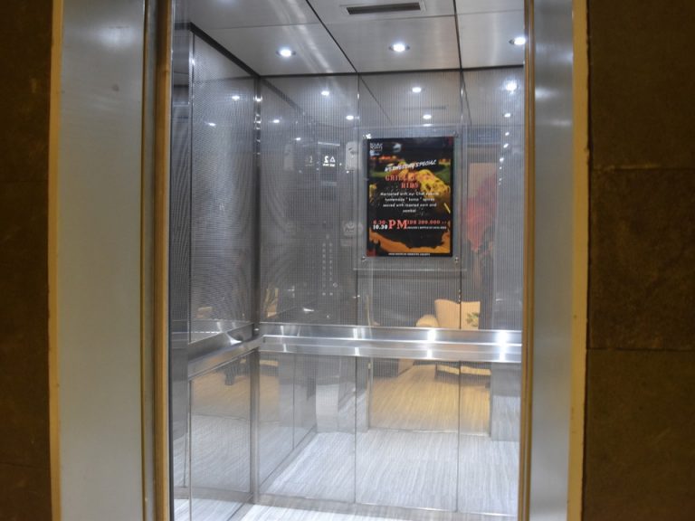 エレベーター内観03