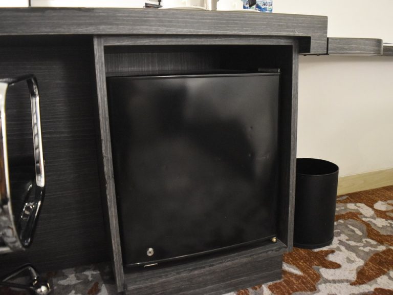 冷蔵庫閉じた状態