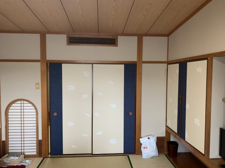 クローゼット(右側、閉じた状態)