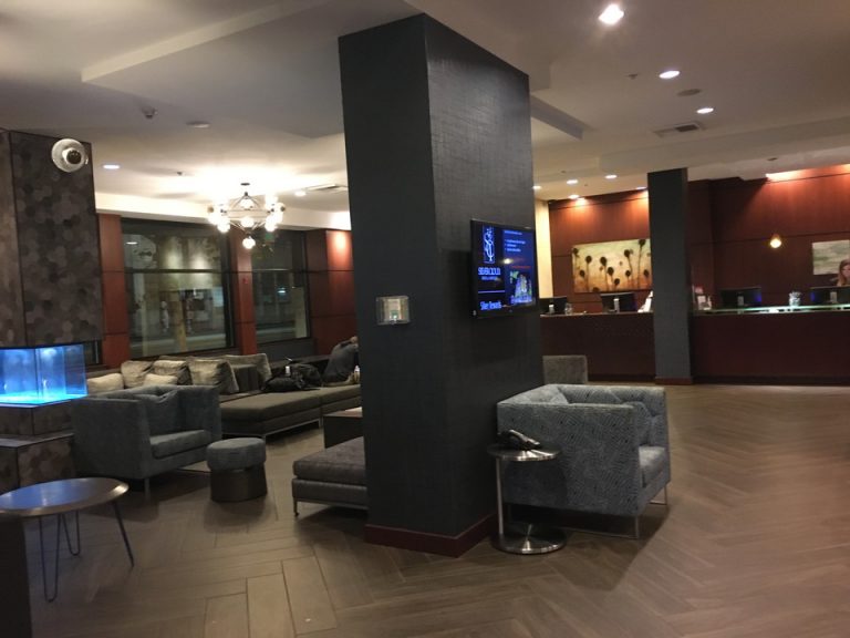 フロント全体・ロビー全体