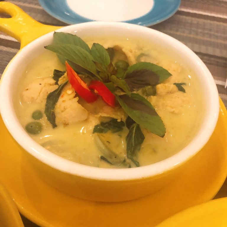 グリーンカレーは癖がなく美味しかったです。