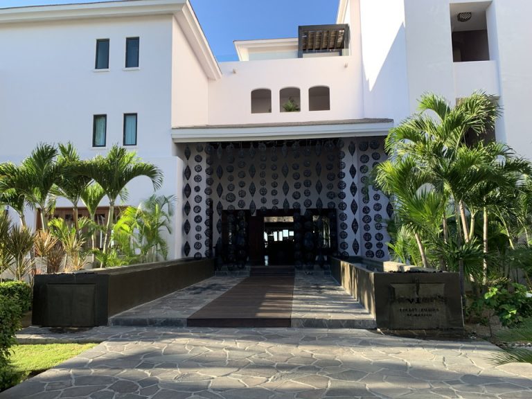 ホテル内のレストラン ハビエラズ入り口外