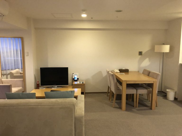 ベッド側からのテレビ