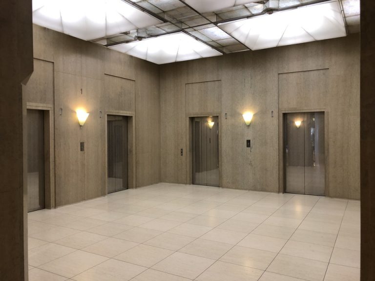 フロントロビー階エレベーターホール(1)