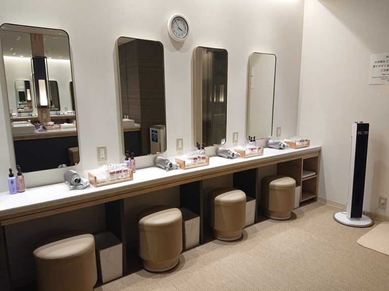 女性用大浴場洗面エリア