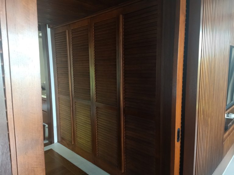 クローゼット(閉じる)