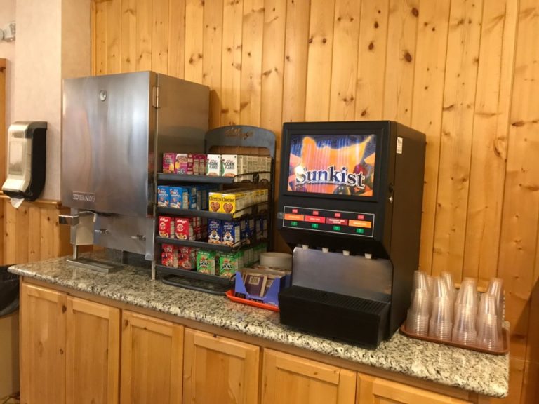 冷たいジュース類、シリアル、オートミールがありました。シリアルの種類の多さにはびっくりしました。シリアルを食事される方は楽しめると思います。グルテンフリーのシリアルも用意されていました。