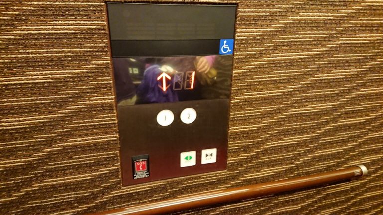 エレベーター階数ボタン 車椅子利用者用