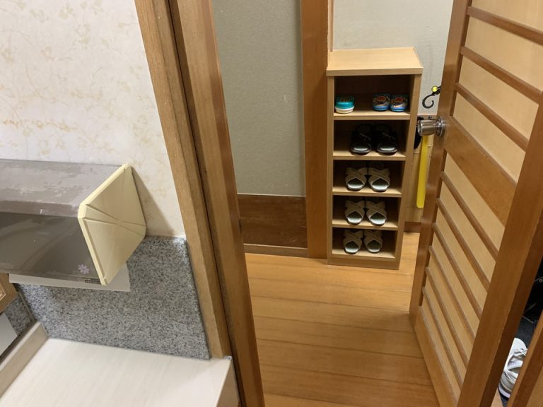 バスルーム内から入口