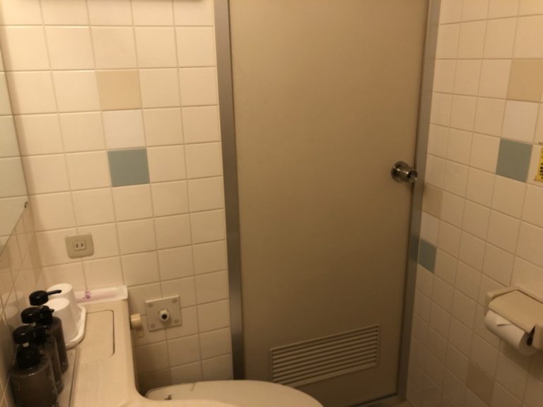 バスルーム内から入口