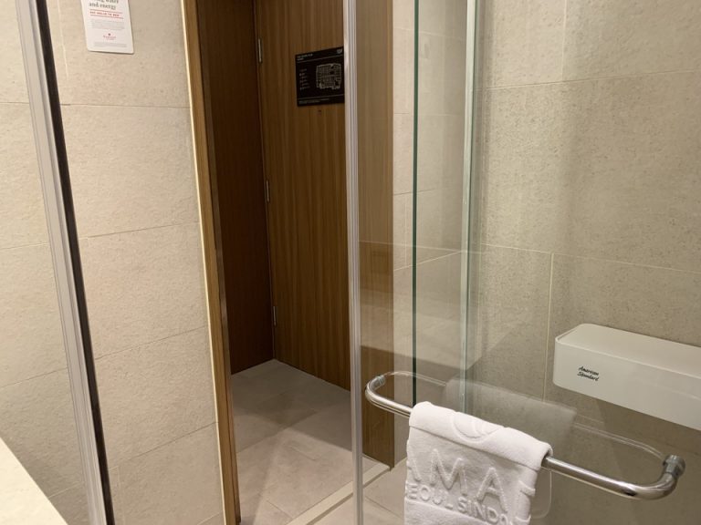 バスルーム内から入口