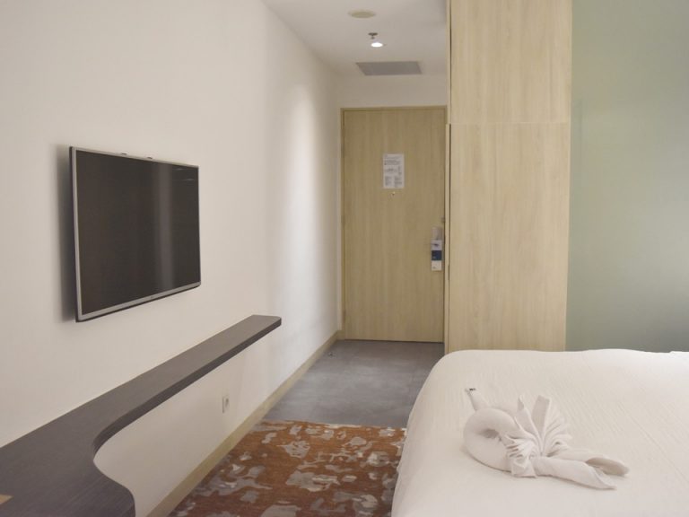 客室全体入り口方向