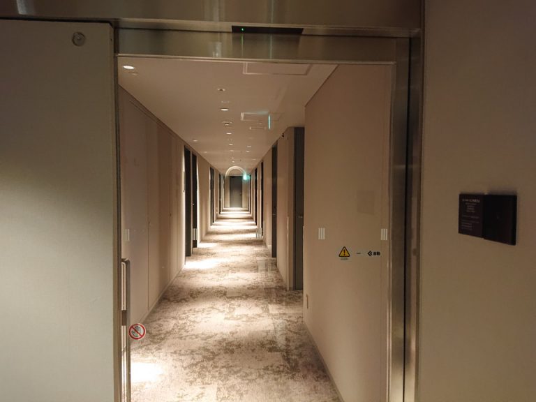 客室専用廊下入口