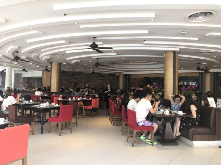 朝食会場の入り口から見た感じ