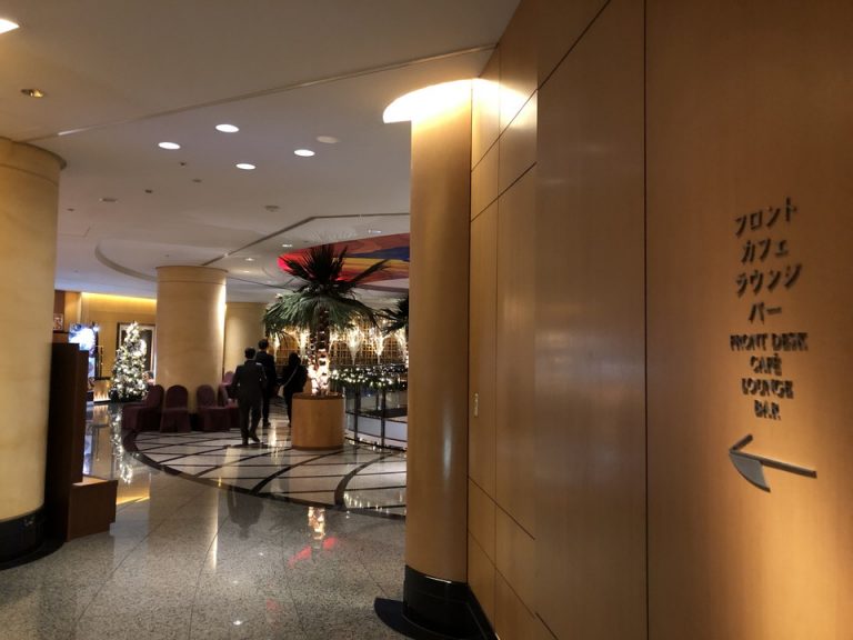 クイーンズスクエア横浜2Fエントランスから撮影 フロントロビー