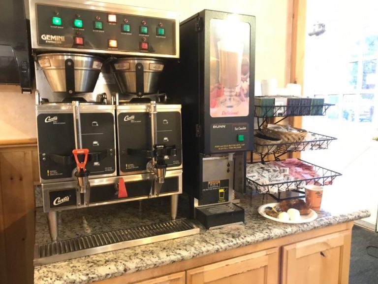 暖かいドリンクはコーヒーと数種類の紅茶、ホットチョコレートがありました。ホットチョコレートはこれぞアメリカ!という味。気温がとても低かったので、冷えた身体を温めてくれました。