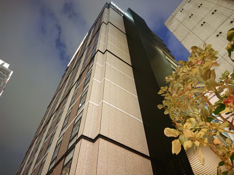 夜外観最上部側