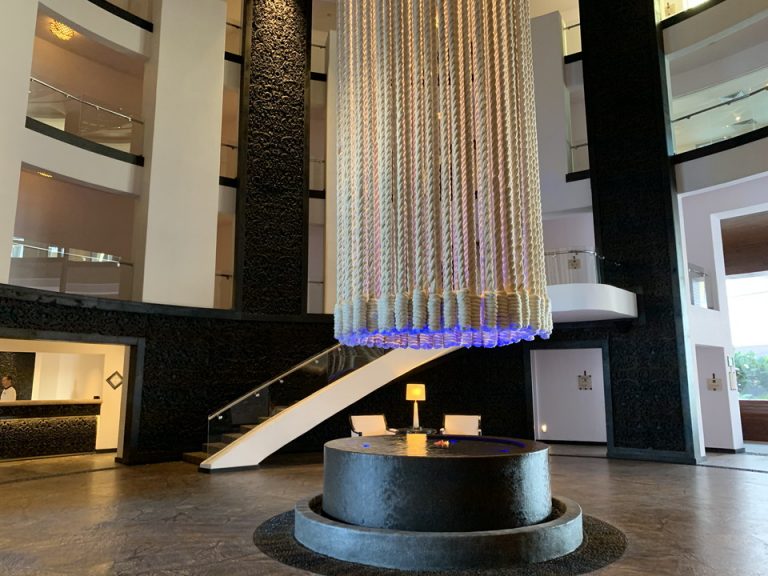 ホテルのフロントロビー